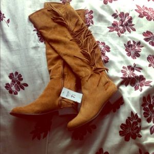 Knee high fringe boots 💕